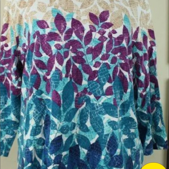 Alfred Dunner Tops - Alfred Dunner exquisitely patterned blouse.